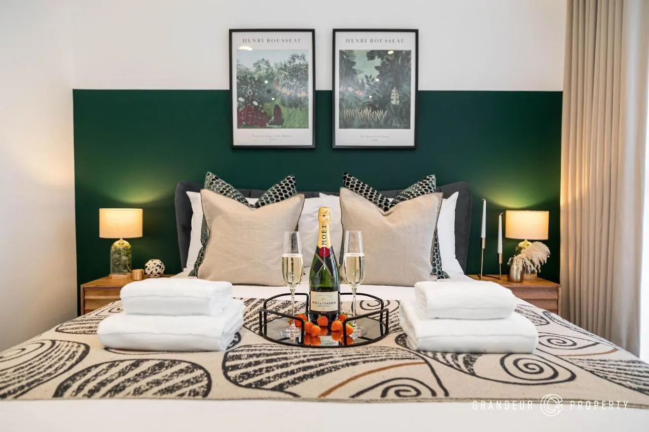 Aurora Heights By Grandeur Property Poole Apartment