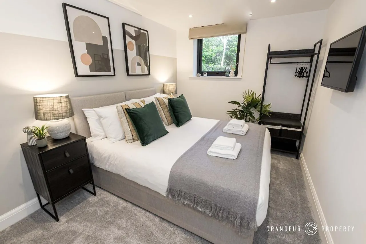 Aurora Heights By Grandeur Property Poole Apartment