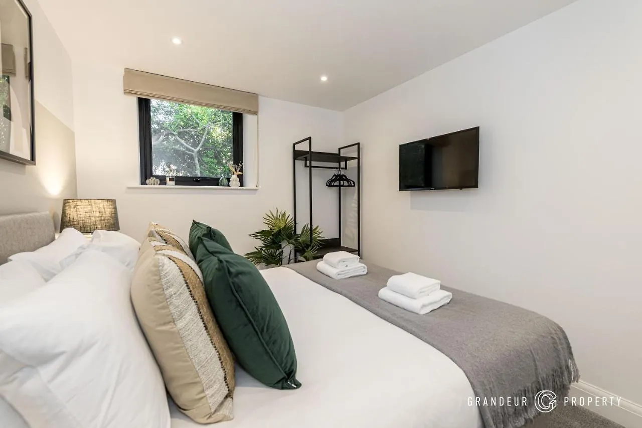 Apartment Aurora Heights By Grandeur Property Poole United Kingdom